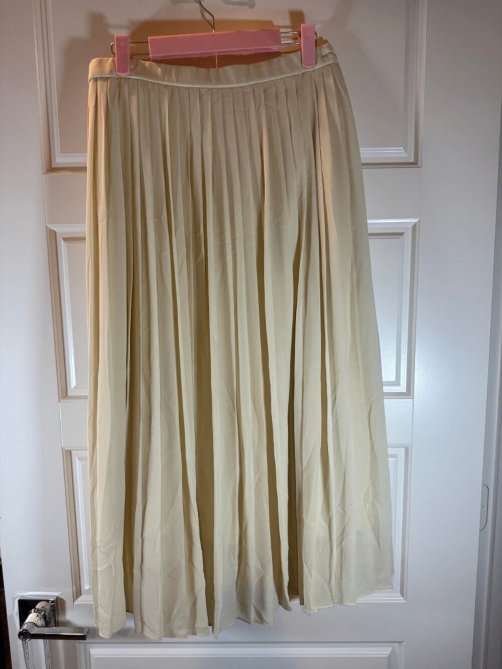 Uniqlo Pleated Skirt Beige Size M